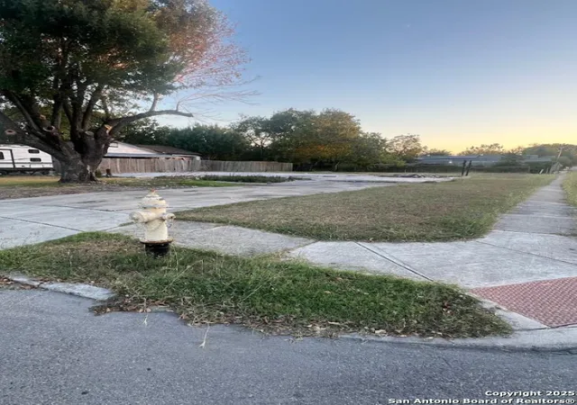 Photo 4 of Sale Pending at 4871 Castle Rose, San Antonio, TX 78218 | MLS# 1911031 | Listing updated on 2025-10-03