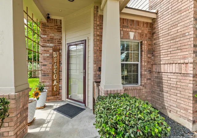 Photo 3 of Single family home for sale at 5926 Southern Knoll, San Antonio, TX 78261 | MLS# 1911047 | Listing updated on 2025-10-08