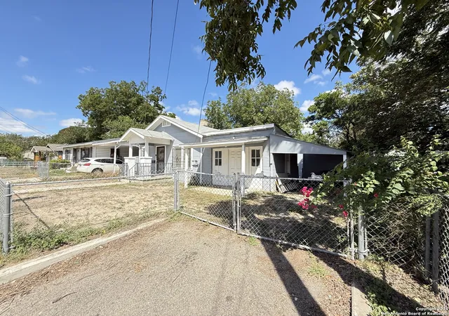 Photo 3 of Sale Pending at 719 W Malone, San Antonio, TX 78225 | MLS# 1911062 | Listing updated on 2026-02-05