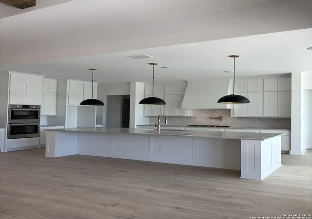 Photo 4 of Single family home for sale at 1552 Vintage, New Braunfels, TX 78132 | MLS# 1911077 | Listing updated on 2026-01-15