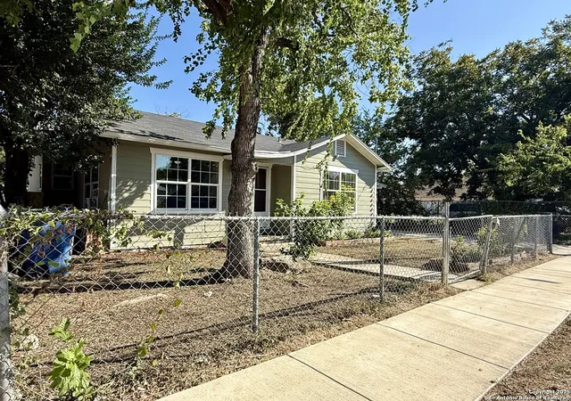 3rd image of 105 Terrell Ave, San Antonio, TX 78214 | MLS# 1911084