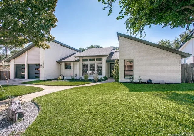 Photo 3 of Sale Pending at 13138 Queens Forest, San Antonio, TX 78230 | MLS# 1911089 | Listing updated on 2025-10-13