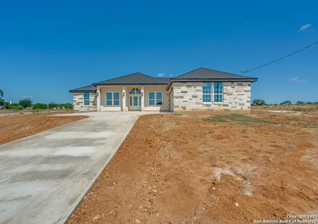 Photo 3 of Sale Pending at 171 Hidden Ranch, Floresville, TX 78114 | MLS# 1911118 | Listing updated on 2025-12-15