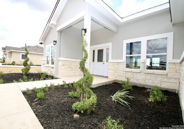 Photo 2 of Single family home for sale at 176 Hidden Ranch, Floresville, TX 78114 | MLS# 1911120 | Listing updated on 2025-10-08