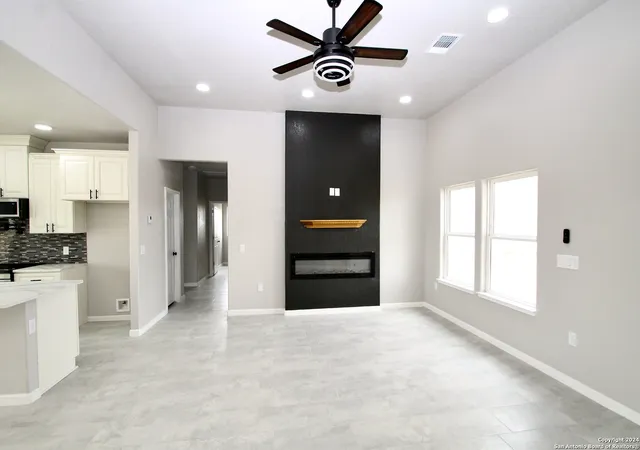 Photo 3 of Single family home for sale at 176 Hidden Ranch, Floresville, TX 78114 | MLS# 1911120 | Listing updated on 2025-10-08
