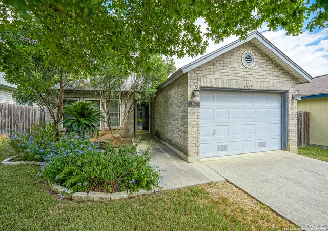 Photo 1 of Sale Pending at 6631 Evenridge Ln, San Antonio, TX 78239 | MLS# 1911126 | Listing updated on 2025-12-18