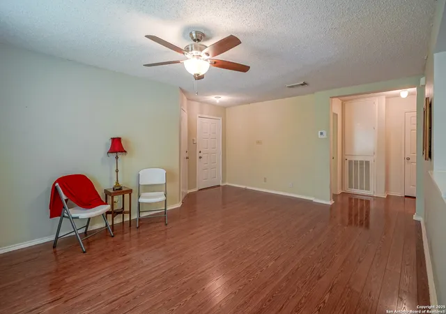 Photo 2 of Sale Pending at 6631 Evenridge Ln, San Antonio, TX 78239 | MLS# 1911126 | Listing updated on 2025-12-18