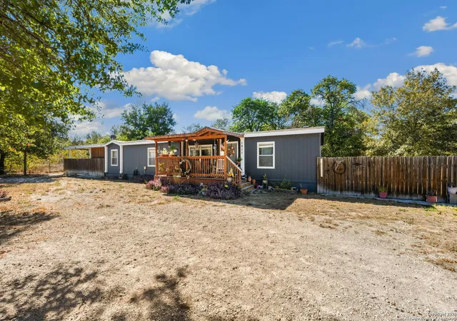 Photo 2 of Sale Pending at 1811 Hickory, San Antonio, TX 78264 | MLS# 1911129 | Listing updated on 2025-10-23