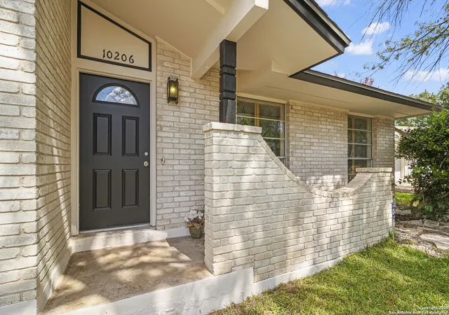 Photo 3 of Sale Pending at 10206 Bull Run, San Antonio, TX 78230 | MLS# 1911130 | Listing updated on 2026-03-27