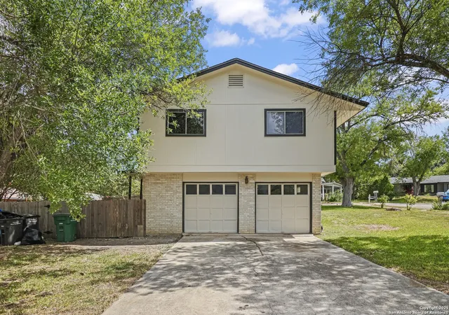 Photo 4 of Sale Pending at 10206 Bull Run, San Antonio, TX 78230 | MLS# 1911130 | Listing updated on 2026-03-27