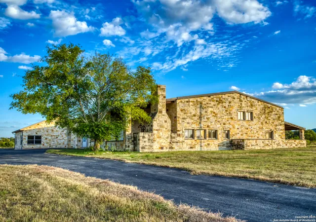 Photo 4 of House for sale at 192 Fm 2828, Medina, TX 78055 | MLS# 1911137 | Listing updated on 2026-09-10