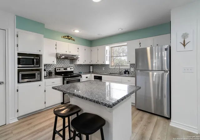 Photo 2 of Single family home for sale at 1447 Springwater, Canyon Lake, TX 78133 | MLS# 1911152 | Listing updated on 2026-05-03
