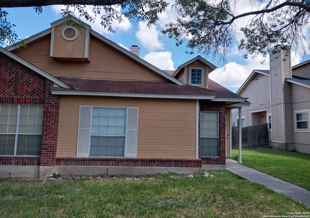 Photo 3 of Sale Pending at 3421 Ridge Country, San Antonio, TX 78247 | MLS# 1911278 | Listing updated on 2025-09-29