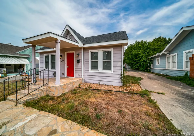 Photo 2 of Sale Pending at 1629 W Magnolia Ave, San Antonio, TX 78201 | MLS# 1911296 | Listing updated on 2026-03-26