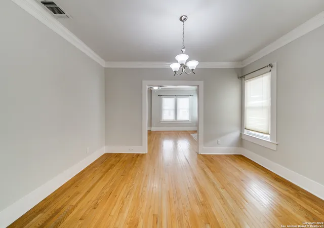 Photo 4 of Sale Pending at 1629 W Magnolia Ave, San Antonio, TX 78201 | MLS# 1911296 | Listing updated on 2026-03-26