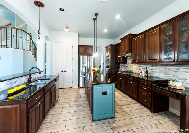 5th image of 11407 Massive Mt, Helotes, TX 78023 | MLS# 1911304