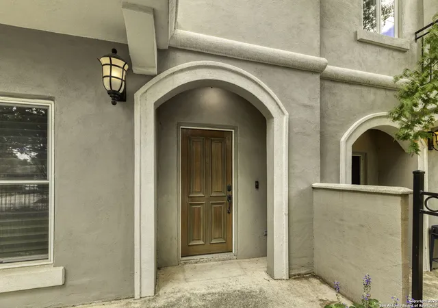 2nd image of 215 E Mulberry, San Antonio, TX 78212