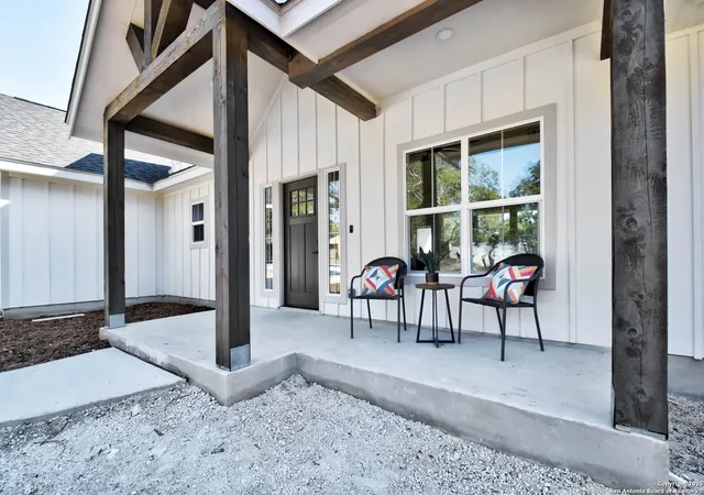 Photo 3 of Sale Pending at 159 High Oaks, Canyon Lake, TX 78133 | MLS# 1911334 | Listing updated on 2025-10-26