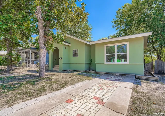 Photo 3 of Sale Pending at 122 Adrian Dr, San Antonio, TX 78213 | MLS# 1911339 | Listing updated on 2026-02-02
