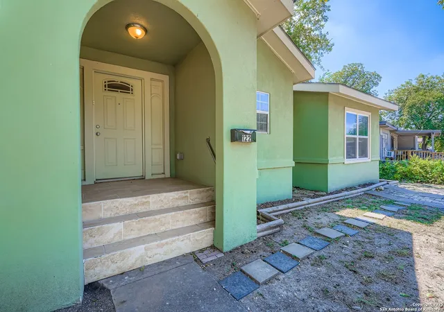 Photo 3 of Sale Pending at 122 Adrian Dr, San Antonio, TX 78213 | MLS# 1911339 | Listing updated on 2026-02-02