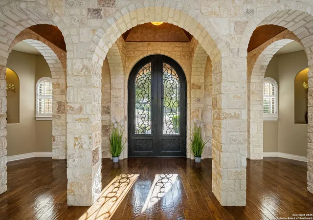 Photo 4 of Sale Pending at 1027 Las Brisas, Canyon Lake, TX 78133 | MLS# 1911385 | Listing updated on 2026-01-08