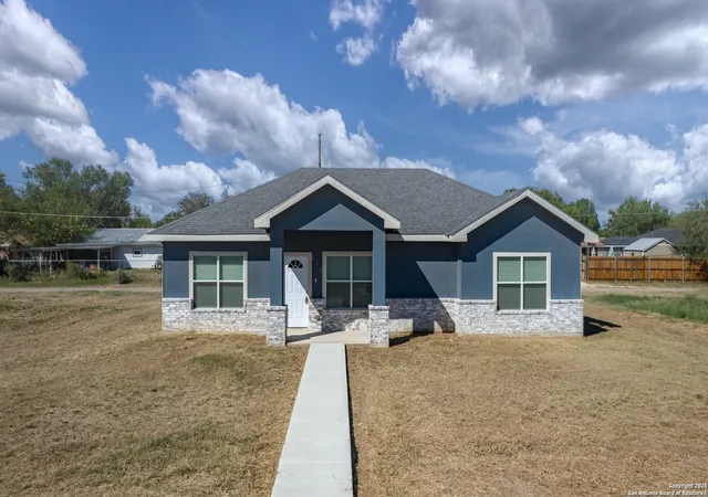 1st image of 413 Guajillo, Uvalde, TX 78801 | MLS# 1911388
