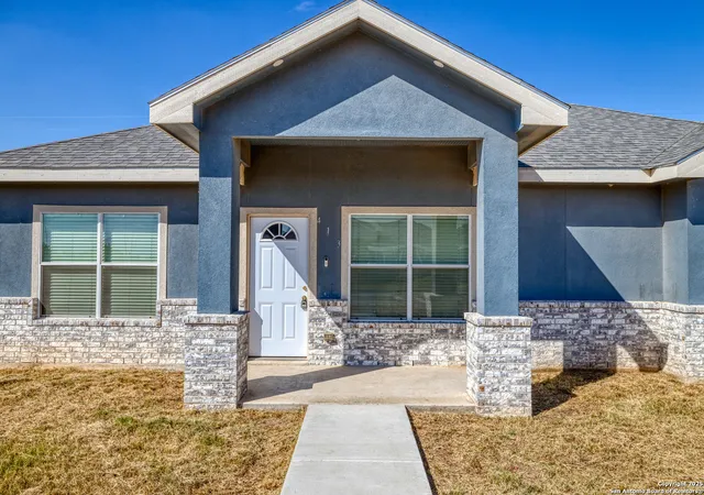 3rd image of 413 Guajillo, Uvalde, TX 78801 | MLS# 1911388