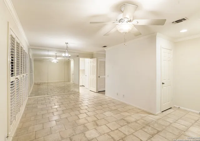 Listing Photo 4 - Condo for sale in building located at 165 Rampart, San Antonio, TX 78216 - Unit #507