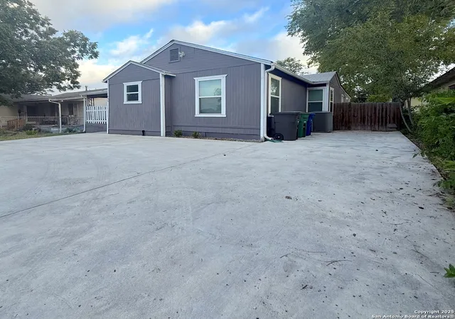 Photo 2 of Single family home for sale at 659 W Olmos, San Antonio, TX 78212 | MLS# 1911432 | Listing updated on 2025-10-10