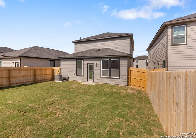 Photo 3 of Sale Pending at 814 Bifurcate Bnd, San Antonio, TX 78221 | MLS# 1911499 | Listing updated on 2025-11-28