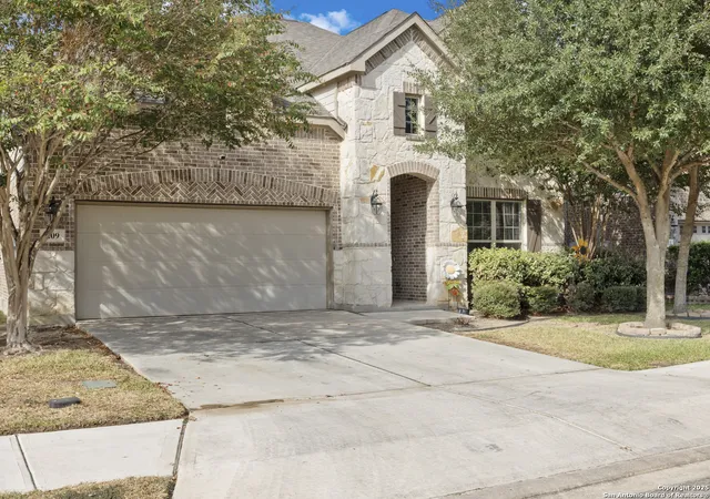 Photo 3 of Sale Pending at 209 Fernwood, Schertz, TX 78108 | MLS# 1911552 | Listing updated on 2026-03-09
