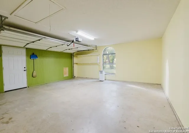 Photo 4 of Single family home for sale at 122 Montesito, Floresville, TX 78114 | MLS# 1911557 | Listing updated on 2026-02-25