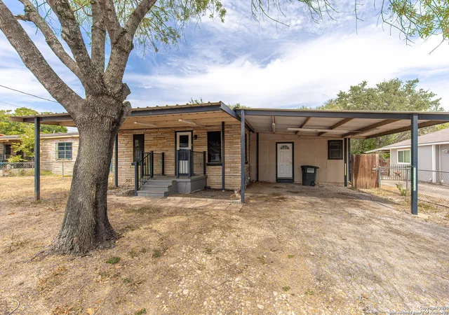 Photo 2 of Single family home for sale at 643 E Ashley, San Antonio, TX 78221 | MLS# 1911608 | Listing updated on 2025-10-28