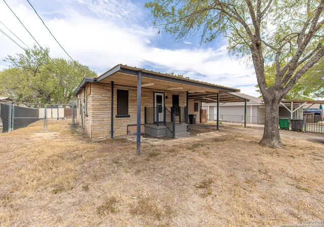 Photo 3 of Single family home for sale at 643 E Ashley, San Antonio, TX 78221 | MLS# 1911608 | Listing updated on 2025-10-28