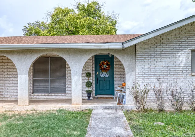 Photo 3 of Sale Pending at 5 Donna, Uvalde, TX 78801 | MLS# 1911610 | Listing updated on 2025-11-07