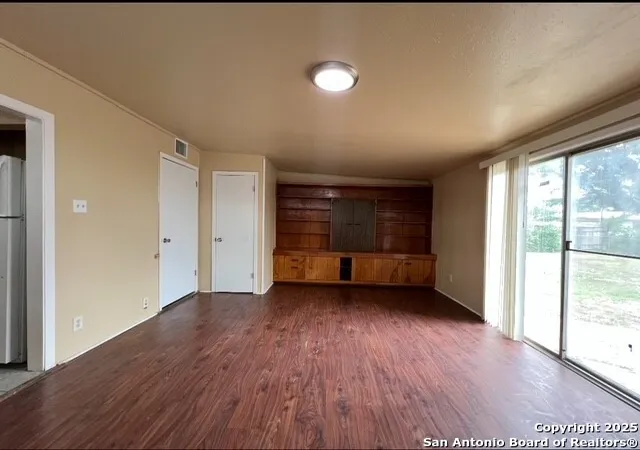 Photo 2 of Sale Pending at 111 Zerrcliff, San Antonio, TX 78220 | MLS# 1911629 | Listing updated on 2025-09-30