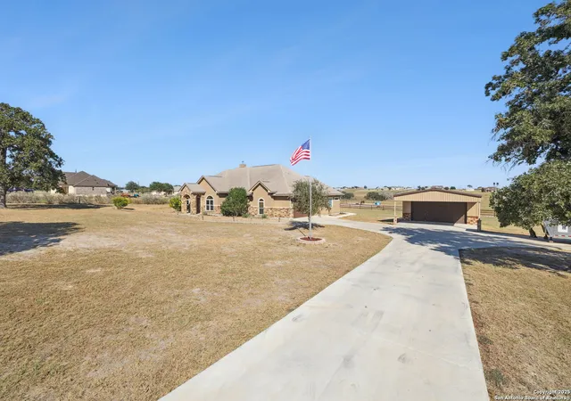 Photo 3 of Sale Pending at 131 Scenic Hills, La Vernia, TX 78121 | MLS# 1911648 | Listing updated on 2025-10-13