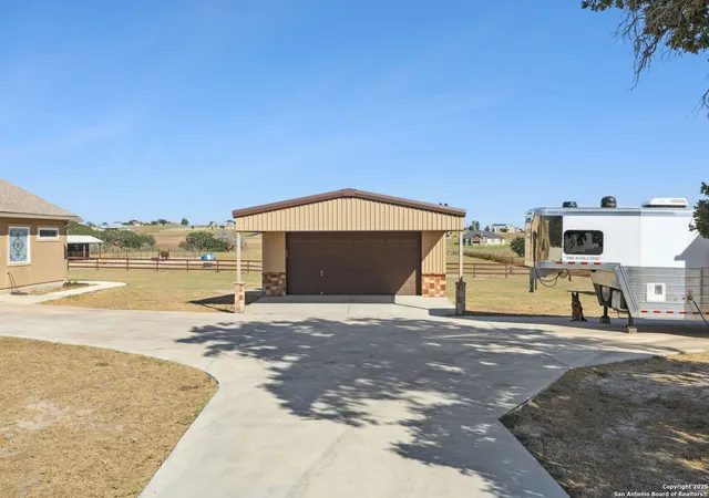 Photo 3 of Sale Pending at 131 Scenic Hills, La Vernia, TX 78121 | MLS# 1911648 | Listing updated on 2025-10-13