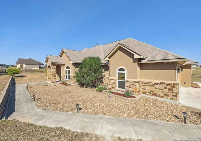Photo 4 of Sale Pending at 131 Scenic Hills, La Vernia, TX 78121 | MLS# 1911648 | Listing updated on 2025-10-13