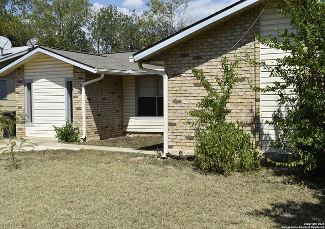 Photo 3 of Single family home for sale at 4827 Casa Verde, San Antonio, TX 78233 | MLS# 1911653 | Listing updated on 2025-12-26