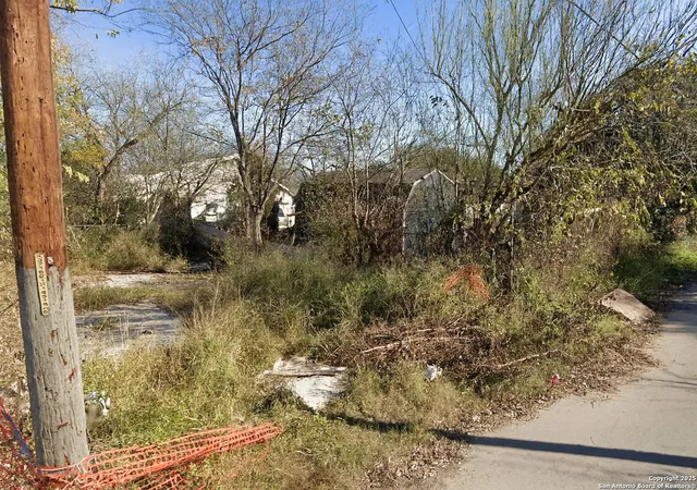 3rd image of 807 Torreon, San Antonio, TX 78207 | MLS# 1911663