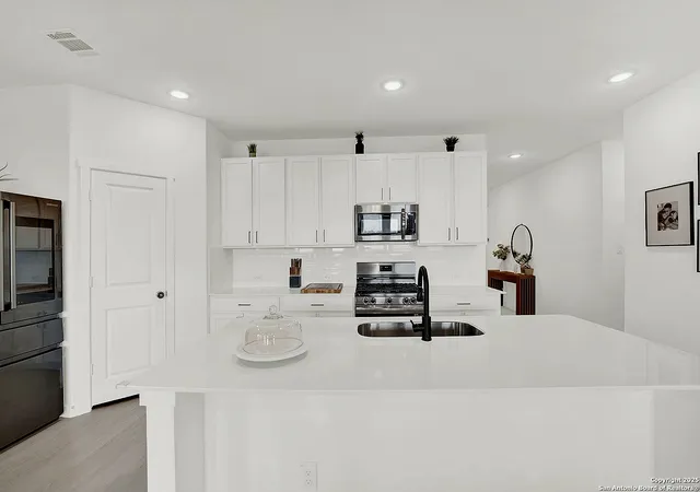 Photo 3 of Sale Pending at 5032 Palo Duro, Cibolo, TX 78108 | MLS# 1911691 | Listing updated on 2025-11-09
