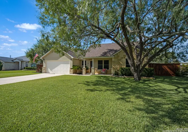 2nd image of 204 La Parita Ct, Jourdanton, TX 78026 | MLS# 1911692