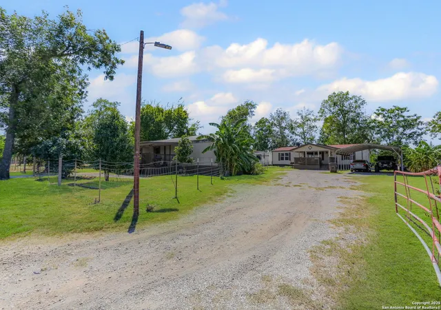 Photo 3 of Manufactured home for sale at 12925 Luckey Rd, Atascosa, TX 78002 | MLS# 1911724 | Listing updated on 2025-11-23