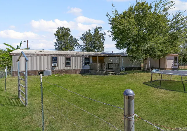 Photo 4 of Manufactured home for sale at 12925 Luckey Rd, Atascosa, TX 78002 | MLS# 1911724 | Listing updated on 2025-11-23