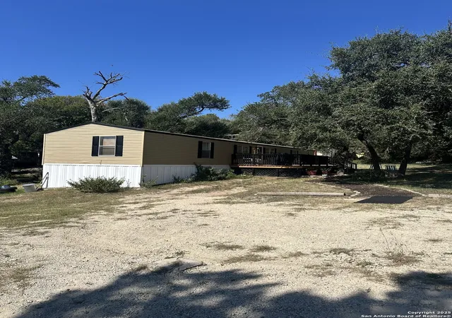 Photo 2 of Manufactured home for sale at 270 Buckhorn, Canyon Lake, TX 78133 | MLS# 1911737 | Listing updated on 2026-01-22