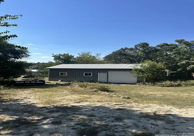 Photo 3 of Manufactured home for sale at 270 Buckhorn, Canyon Lake, TX 78133 | MLS# 1911737 | Listing updated on 2026-01-22