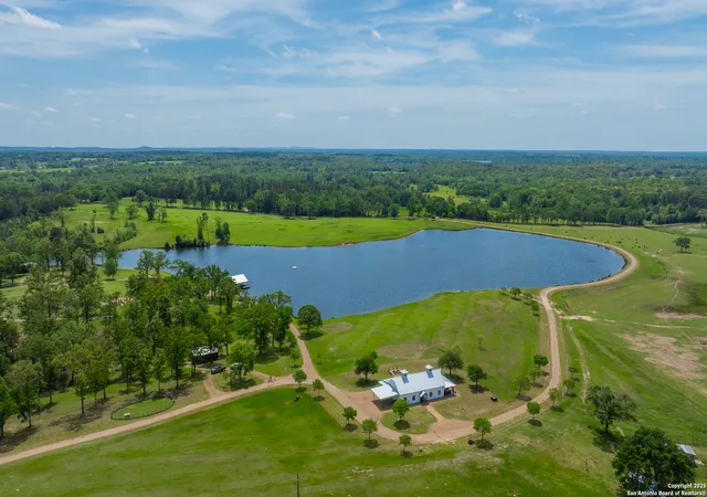 Photo 4 of House for sale at 550 Vz County Road 4707, Lampasas, TX 75754 | MLS# 1911788 | Listing updated on 2025-12-01