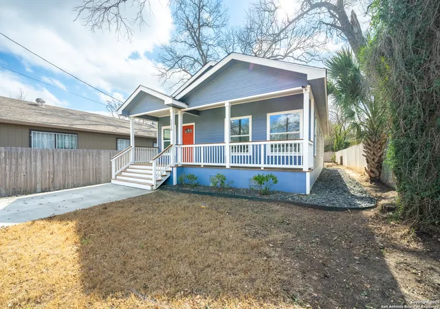 Photo 1 of Single family home for sale at 1118 N Center St, San Antonio, TX 78202 | MLS# 1911821 | Listing updated on 2025-10-12