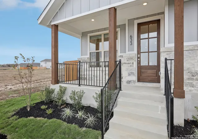 Photo 3 of Single family home for sale at 633 Salamander St, San Marcos, TX 78666 | MLS# 1911841 | Listing updated on 2026-02-27